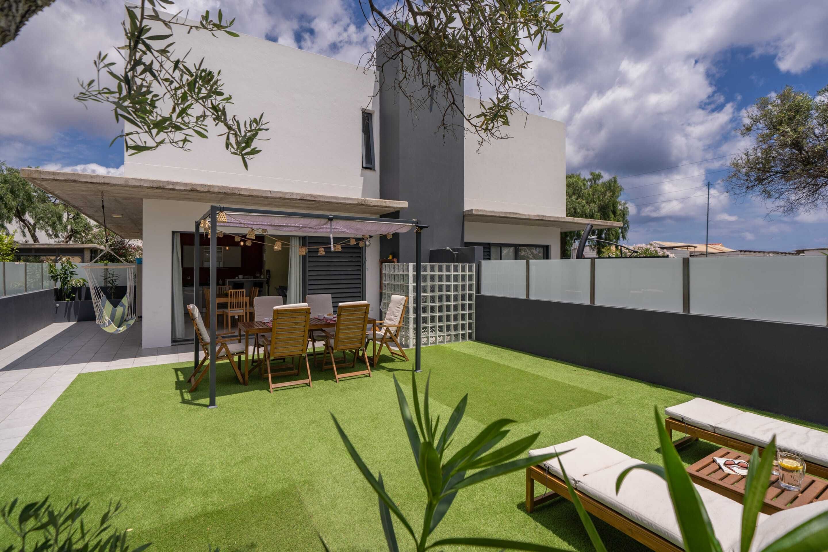 Basic Villa | Outdoor dining
