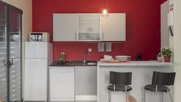 Basic Villa | Private kitchen | Fridge, microwave, oven, stovetop