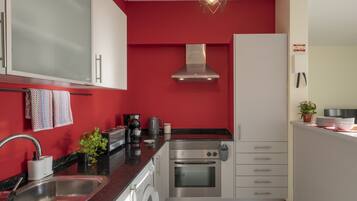 Basic-villa | Privat køkken | Køleskab, mikrobølgeovn, ovn, kogeplade