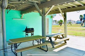 屋外ダイニングエリア