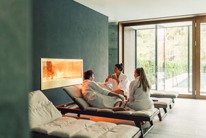 Couples treatment rooms, sauna, steam room, hot springs, body treatments