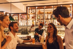 2 Restaurants; Mittagessen und Abendessen werden serviert