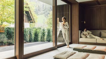 Salas de tratamiento para parejas, un sauna, baño turco