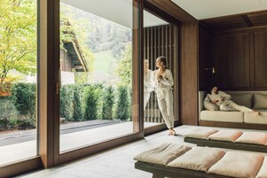 Couples treatment rooms, sauna, steam room, hot springs, body treatments