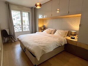 2 Schlafzimmer, Schreibtisch, schallisolierte Zimmer