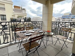 Outdoor dining - Le Penthouse de Levallois (Levallois-Perret)