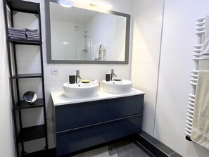 Hair dryer, towels, toilet paper - Le Penthouse de Levallois (Levallois-Perret)