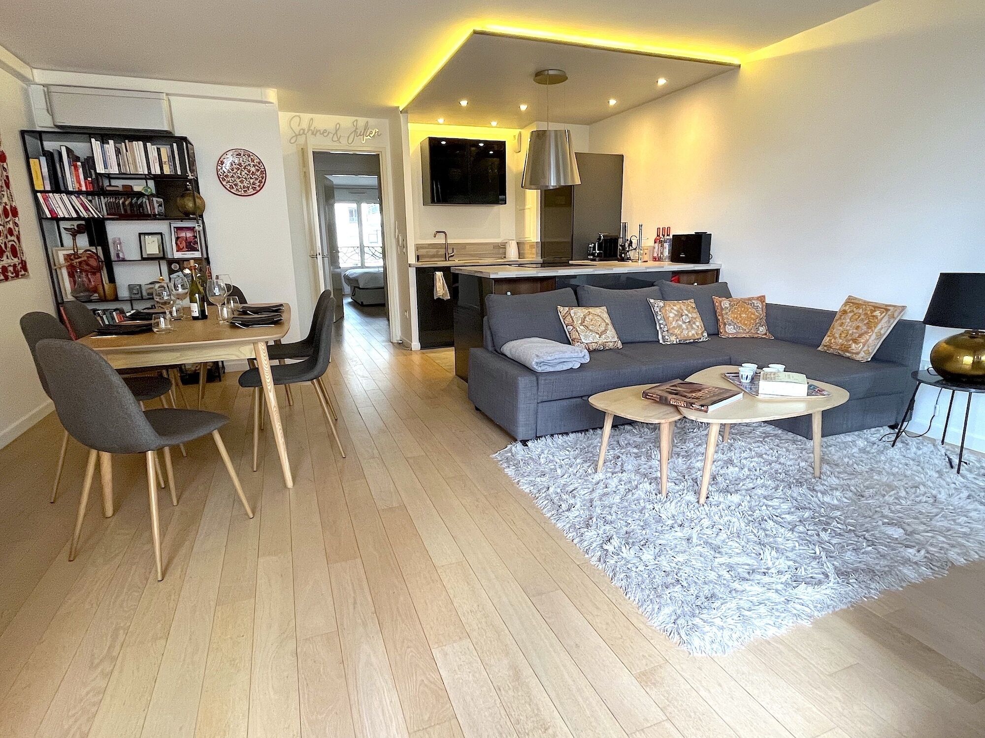 TV connectée, livres, chaîne hi-fi, imprimantes