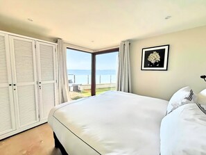 5 chambres, coffres-forts dans les chambres, bureau