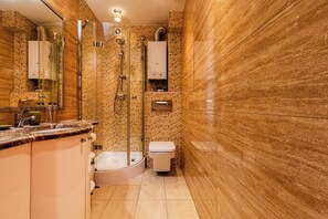 City Studio Suite | Bathroom