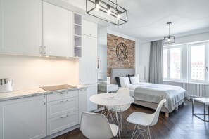 Suite monolocale Classic | Angolo cottura privato | Frigorifero, piano cottura, bollitore elettrico