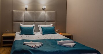 Minibar, desk, iron/ironing board, free WiFi