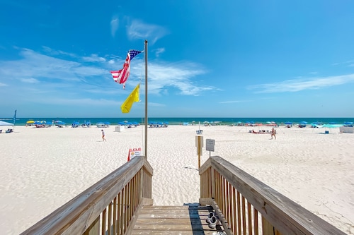 RESORT-STYLE POOL, DIRECT BEACH ACCESS!