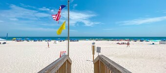 RESORT-STYLE POOL, DIRECT BEACH ACCESS!
