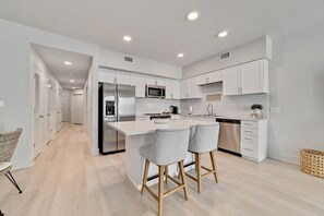 Fridge, microwave, oven, stovetop - RESORT-STYLE POOL, DIRECT BEACH ACCESS! (Gulf Shores)