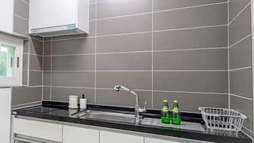 Basic House | Private kitchen | Coffee/tea maker, fridge, microwave, electric kettle