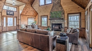 Smart-TV, Kamin, Tischtennisplatte, Arbeitsbereiche