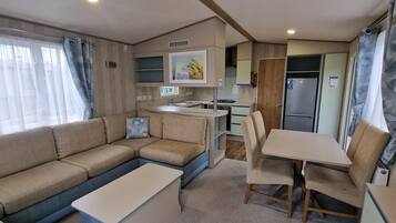 Cabin | Living area | Flat-screen TV