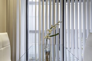Interior - Chic Studio Living in London City Island (London)