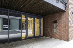 Basic Apartment | Point of interest - Chic Studio Living in London City Island (London)