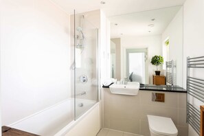 Interior - Cozy Bermondsey Apartment (London)
