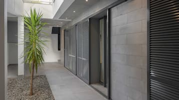 Basic House, Sea View | Exterior