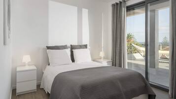 Basic House, Sea View | 3 bedrooms, laptop workspace, iron/ironing board, cots/infant beds