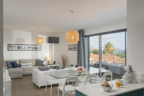 Basic-Haus, Meerblick | Wohnbereich | Fernseher