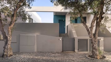 Eenvoudig huis, uitzicht op zee | Exterieur