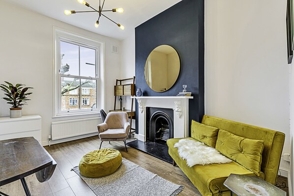 Basic Apartment | Interior - The Shepherd's Bush Hideaway (London)