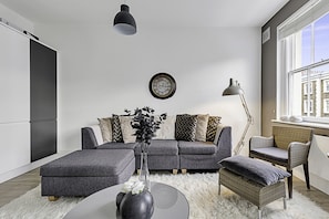 Basic Apartment | Living area - Chic 1 Bedroom Oasis Near Paddington (London)