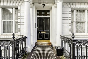 Basic Apartment | Exterior detail - Chic 1 Bedroom Oasis Near Paddington (London)