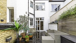 Basic House | Exterior - Gorgeous 4-bed Home With a Fireplace and Terrace (London)