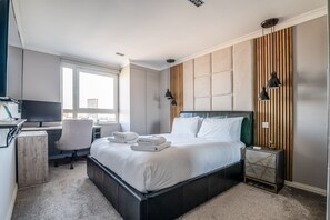 Apartment | Bathroom - Canary Wharf Retreat With Free Secure Parking (London)