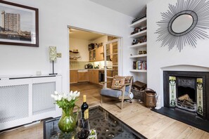 Basic House | Living area | TV - Charming Golborne Escape (London)