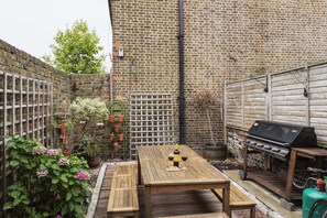 Basic House | Exterior - Charming Golborne Escape (London)