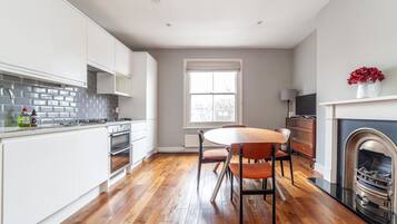 Basic Apartment | Private kitchen | Fridge, oven, stovetop, dishwasher