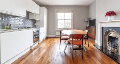 Modern 2-bed Flat in Shepherds Bush - Comfort & Style!