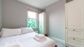 Basic Apartment | 2 bedrooms, iron/ironing board, bed sheets