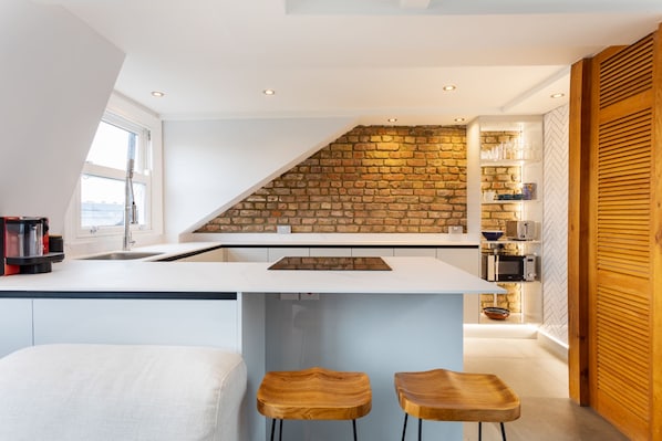 Basic Apartment | Private kitchen - Bright Maida Vale Apartment (London)