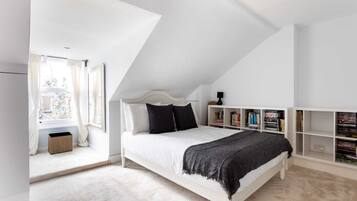 Departamento básico | 1 habitación, escritorio y espacio para trabajar con laptop