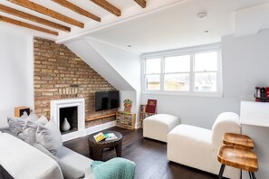 Basic Apartment | Interior - Bright Maida Vale Apartment (London)