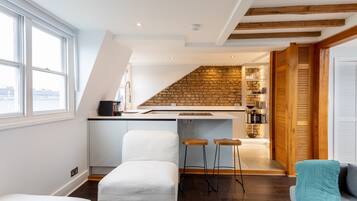 Basic Apartment | Bathroom | Shower, hair dryer, towels, soap