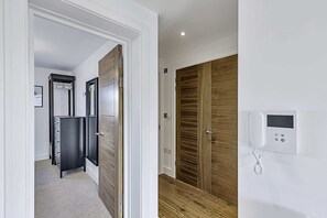 Basic Apartment | Interior - Chic Chiswick Apartment (London)