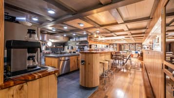 Basic House | Dapur peribadi | Peti sejuk, ketuhar, dapur, pembakar roti