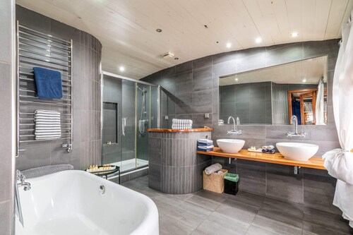 Luxury Canary Wharf House Boat Room 1