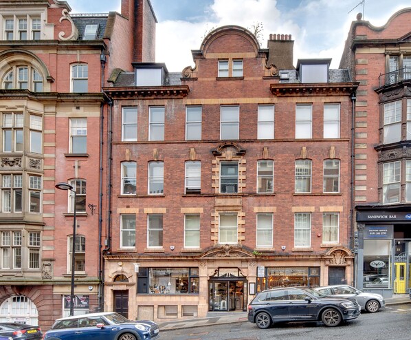 Exterior - Week2Week Lord Grey Apartments (Newcastle-upon-Tyne)