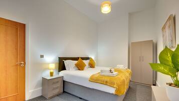 Apartamento | 2 quartos, individualmente decorados, individualmente mobiliados