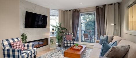 Smart TV, fireplace