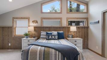 4 bedrooms, desk, iron/ironing board, travel crib